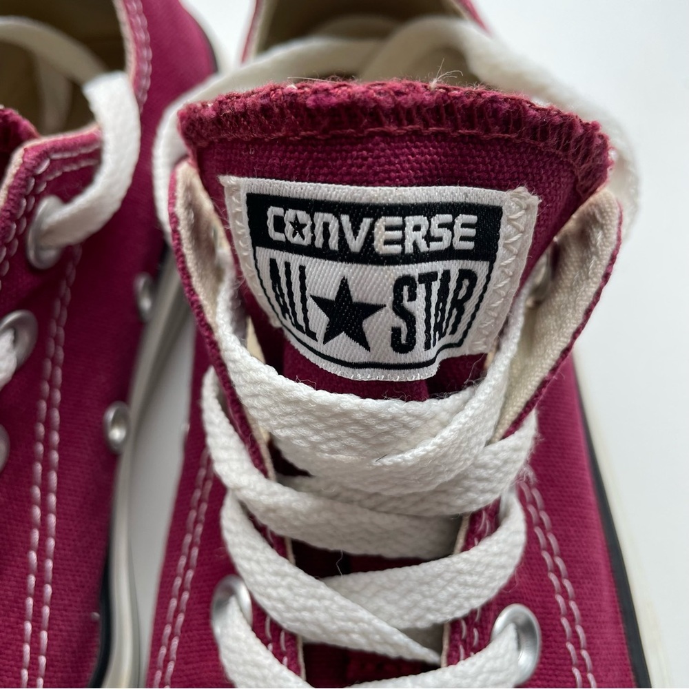 Converse Chuck Taylor All Star Unisex Low Top Burgundy Canvas Sneakers Sz W7, M5 - Picture 2 of 11